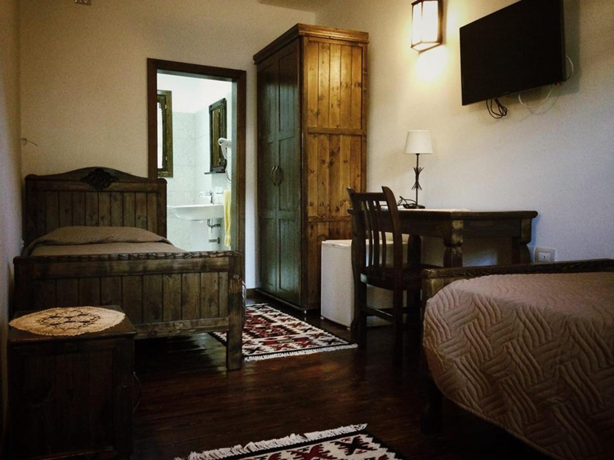 Hotel Vila Aleksander Berat Room photo