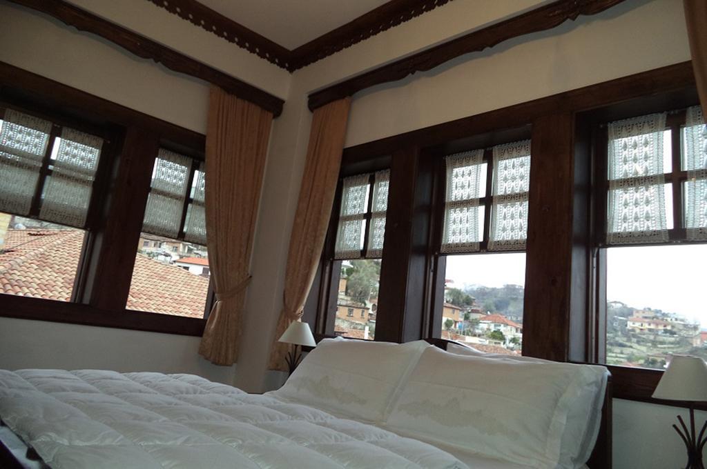Hotel Vila Aleksander Berat Room photo